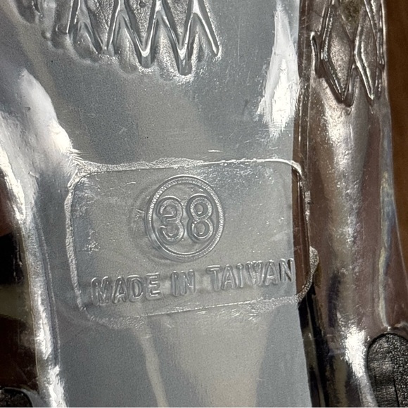 🔥🔥🔥Ted Baker London Black and Pink Sandals with Modern Design Size: 7🔥🔥🔥 - Picture 7 of 8